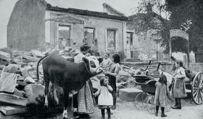 Französische Flüchtlinge kehren in ihr verlassenes Dorf zurück, Artois, Erster Weltkrieg, 1915 von Unbekannt