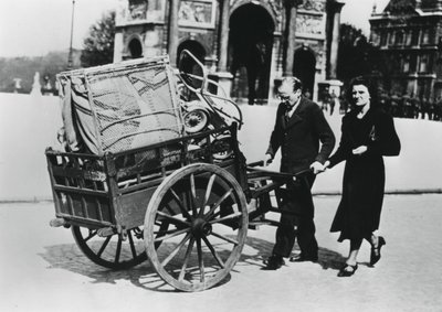 Französische Flüchtlinge kehren nach dem Fall Frankreichs an die Deutschen nach Hause zurück, Paris, Juli 1940 von Unbekannt