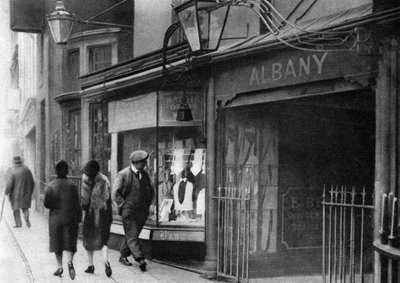 Torhaus in der Vigo Street zum Albany Chambers, London, 1926-1927 von Unbekannt