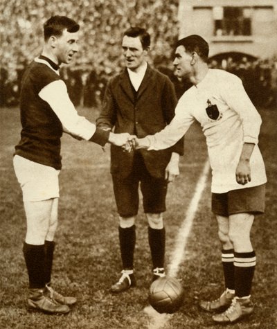 George Kay und Joe Smith vor dem Anpfiff, FA Cup Finale, Wembley Stadion, London, 1923 von Unbekannt