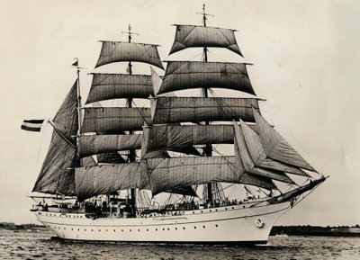 Gorch Fock zum ersten Mal unter vollen Segeln, 1933 von Unbekannt