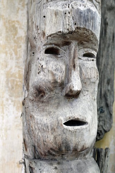 Jarai (Gia Rai) ethnische Gruppe. Schutzgeist eines Jarai-Grabes. Holzstatue. Kon Tum. Vietnam von Unbekannt