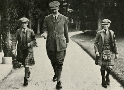 König Georg VI. und der Ex-König Edward VIII. mit ihrem Tutor Mr. Hansel von Unbekannt