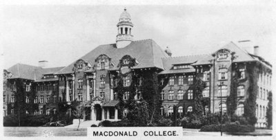 MacDonald College, Montreal, Kanada, um 1920 von Unbekannt