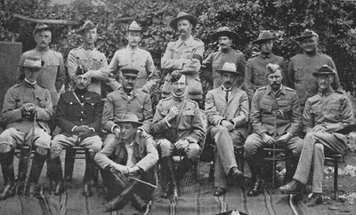Generalmajor Baden-Powell und die Hauptmänner, die ihm halfen, Mafeking zu verteidigen von Unbekannt