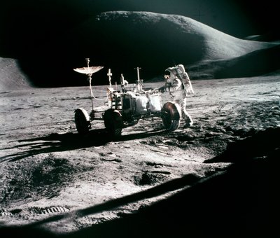 Bemannter Raumflug, USA, Apollo 15 Apollo 15 Astronaut James Irwin mit dem Lunar Rover von Unbekannt