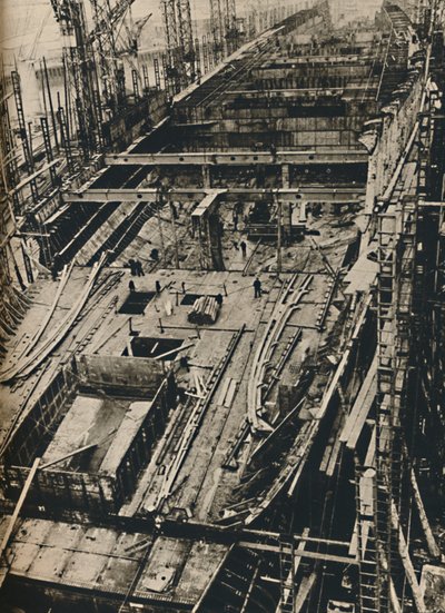Mehr als 1.000 Fuß lang. Hülle der Queen Mary in den frühen Tagen des Baus von Unbekannt
