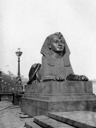 Eine der Sphinxe, Victoria Embankment, London, 1924-1926 von Unbekannt