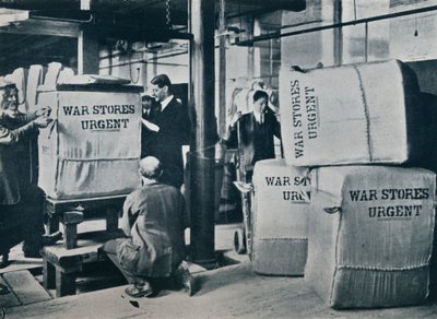 Verpacken der Khaki-Ballen zum Versand an die Regierung, um 1914 von Unbekannt