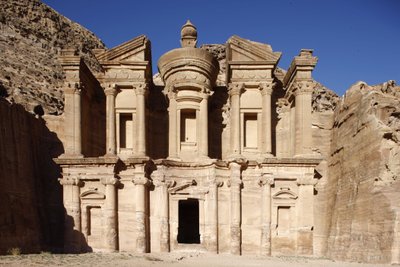 Petra archäologische Stätte: Al-Dier oder das Kloster (benannt nach einer früheren Nutzung des Grabes), das größte Grab in Petra, Petra, Jordanien von Unbekannt