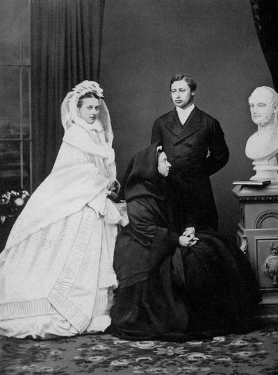 Königin Victoria mit dem Prinzen und der Prinzessin von Wales am Tag ihrer Hochzeit, 1863 von Unbekannt