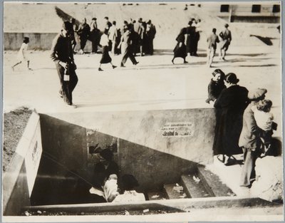 Rote Luftschutzbunker helfen, rote Luftangriffe zu bekämpfen, Castellón von Unbekannt