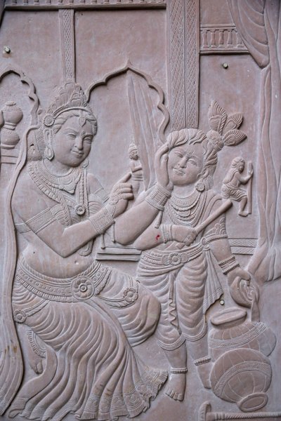 Relief, das den hinduistischen Gott Krishna mit seiner Stiefmutter Yashodha darstellt. Indien von Unbekannt