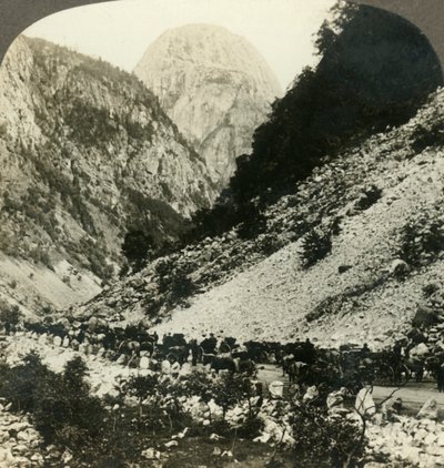 Rocky Jordalsnut 3620 ft. von der Straße mit Touristenkarren, Norwegen, um 1905 von Unbekannt