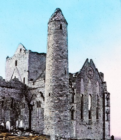 Ruinen auf dem Felsen von Cashel Co., Tipperary, um 1910 von Unbekannt