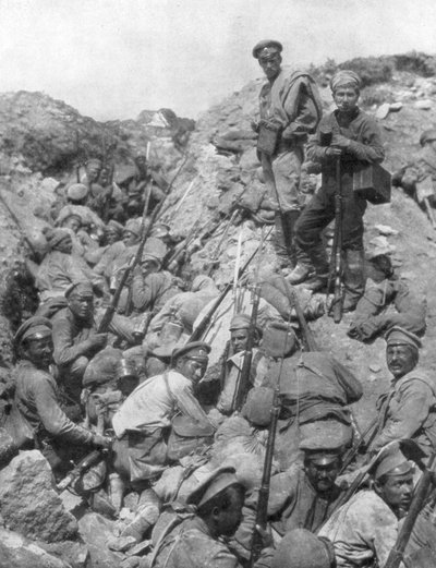 Russische Truppen warten auf das Signal, Ternopil, Ukraine, Erster Weltkrieg von Unbekannt