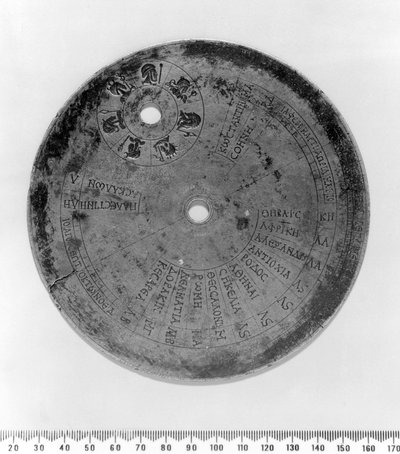 Teile einer byzantinischen tragbaren Sonnenuhr, um 520 n. Chr. von Unbekannt