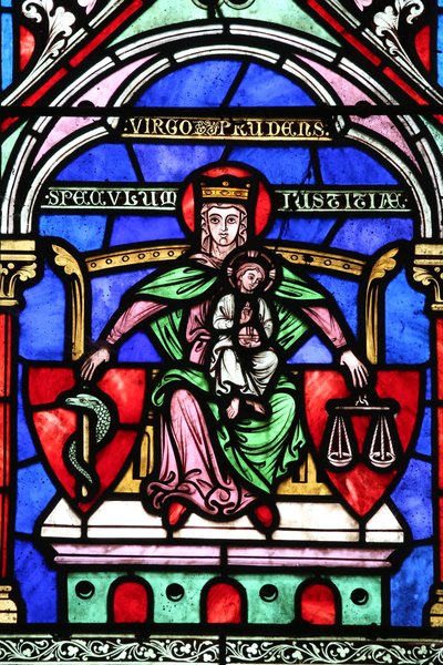 Saint Fargeau Kirche. Glasfenster. Jungfrau Maria und das Jesuskind. Frankreich von Unbekannt