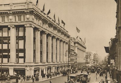 Selfridges und die letzten alten Geschäfte in der Oxford Street, die das Gebäude verschlang, um 1935 von Unbekannt
