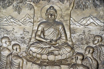 Shakyamuni Buddha predigt die Lehre - das Rad des Gesetzes - seinen fünf Jüngern, Ho-Chi-Minh-Stadt, Vietnam von Unbekannt