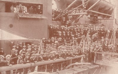 Einige Mitglieder der Schiffsbesatzung der HMAS Australia, um 1917-1919 von Unbekannt