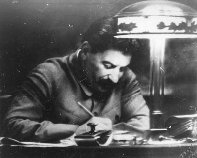 Sowjetführer Josef Stalin in seinem Kreml-Büro, Moskau, UdSSR, 1935 von Unbekannt