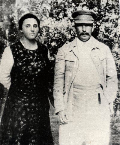 Sowjetführer Josef Stalin mit seiner zweiten Frau Nadeschda Allilujewa, späte 1920er Jahre von Unbekannt