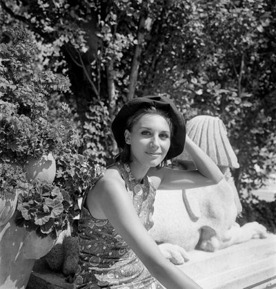 Die Schauspielerin Paola Pitagora beim XXV. Internationalen Filmfestival in Venedig Lido - 1964 von Unbekannt
