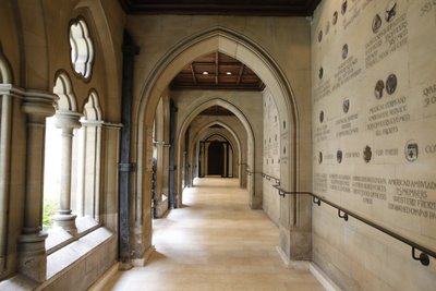 Die amerikanische Kathedrale der Heiligen Dreifaltigkeit, Paris. Kreuzgang von Unbekannt