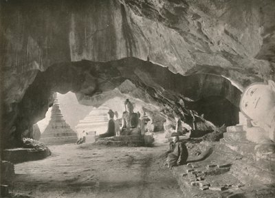 Die Höhlen von Moulmein, 1900 von Unbekannt