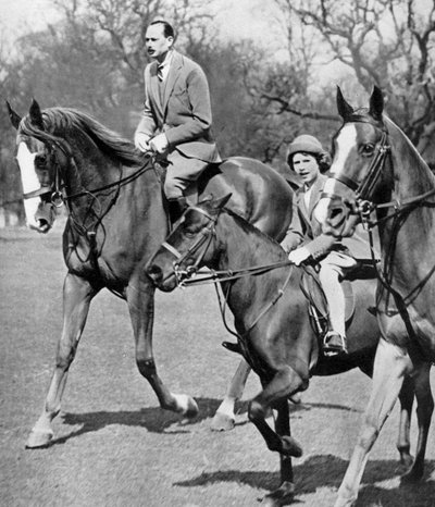 Der Herzog von Gloucester reitet mit Prinzessin Elizabeth im Windsor Great Park, um 1936 von Unbekannt