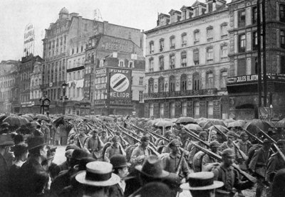 Die deutsche Armee marschiert durch Brüssel, Erster Weltkrieg, ca. 1914-1920 von Unbekannt