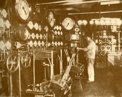 Die Hauptmaschinensteuerungsplattform der Aquitania, ca. 1930 von Unbekannt