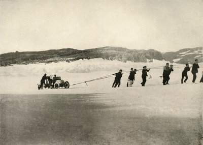 Das Auto im weichen Schnee, nach der Rückkehr des Schiffes, um 1908, 1909 von Unbekannt