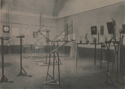 Die OBMOKhU-Ausstellung, 1921, 1921 von Unbekannt