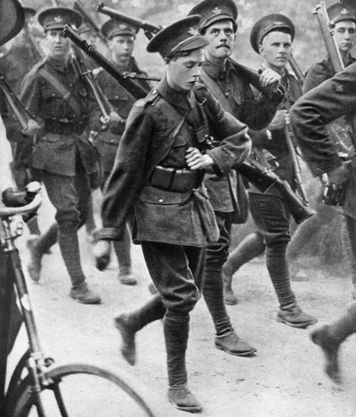 Der Prinz von Wales marschiert mit dem Offiziersausbildungskorps der Universität Oxford, ca. 1910 von Unbekannt