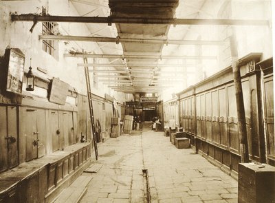 Die oberen Handelsreihen am Roten Platz, Moskau, Russland, 1886 von Unbekannt