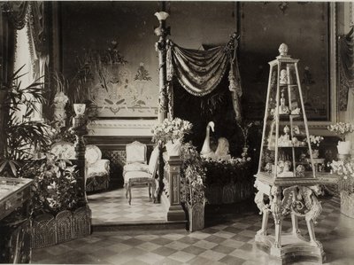 Die Ausstellung der Fabergé-Sammlung der russischen Zarenfamilie im Dervis-Palast in St. Petersburg von Unbekannt