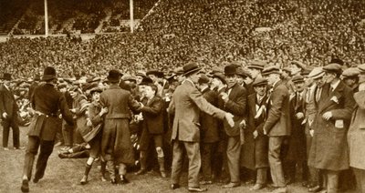 Das erste FA Cup Finale im neuen Wembley-Stadion in London, 28. April 1923, 1935 von Unbekannt