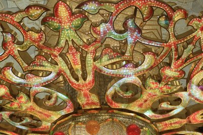 Der größte Kronleuchter der Welt aus Deutschland, hergestellt aus einer Million Swarovski-Kristallen. Scheich-Zayid-Moschee. 1995. Emirat Abu Dhabi von Unbekannt