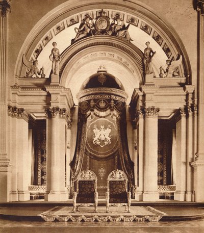 Throne im Ballsaal des Buckingham Palace, 1935 von Unbekannt