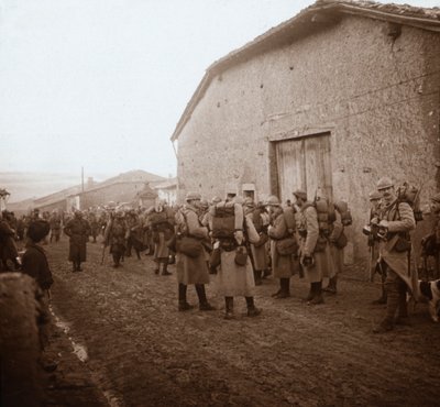 Truppen mit Rucksäcken, Somme, Nordfrankreich, um 1914-1918 von Unbekannt