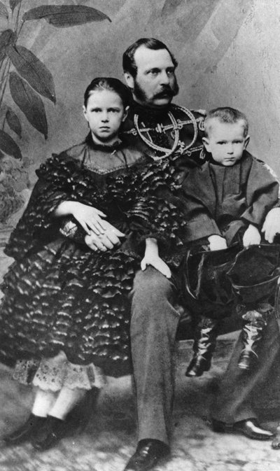 Zar Alexander II. von Russland mit seiner Tochter Maria und seinem Sohn Sergei, um 1860-1862 von Unbekannt