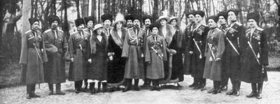Zar Nikolaus II. von Russland und seine Familie vor der Abdankung, 1917 von Unbekannt