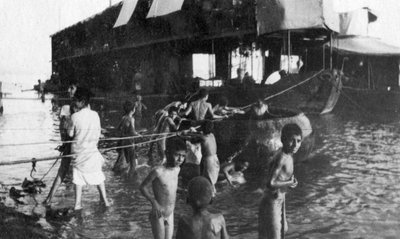 Zweidecker-Barke zum Transport britischer Truppen den Tigris hinauf von Amarah nach Bagdad von Unbekannt