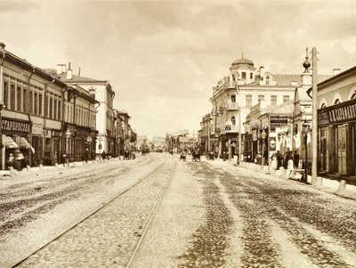 Blick auf die Arbat-Straße von der Kirche der lebensspendenden Dreifaltigkeit, Moskau, Russland, 1888 von Unbekannt