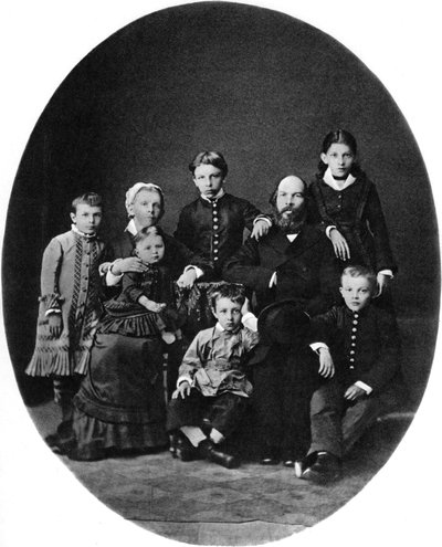Wladimir Uljanow Lenin als Gymnasiast mit seiner Familie, Simbirsk, Russland, 1879 von Unbekannt