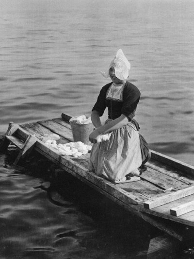 Wäsche in der Zuiderzee, Volendam, Niederlande, ca. 1934 von Unbekannt