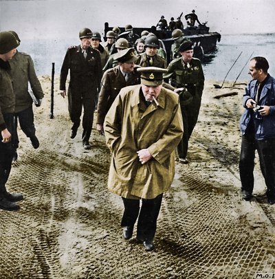 Winston Churchill über den Rhein. Vorwärts nach Deutschland! Vorwärts zum Sieg!, 1945 von Unbekannt