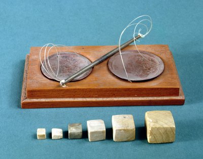 Chert-Gewichte und Kupferwaage, Mohenjodaro, 2300-1750 v. Chr. von Unbekannt Unbekannt